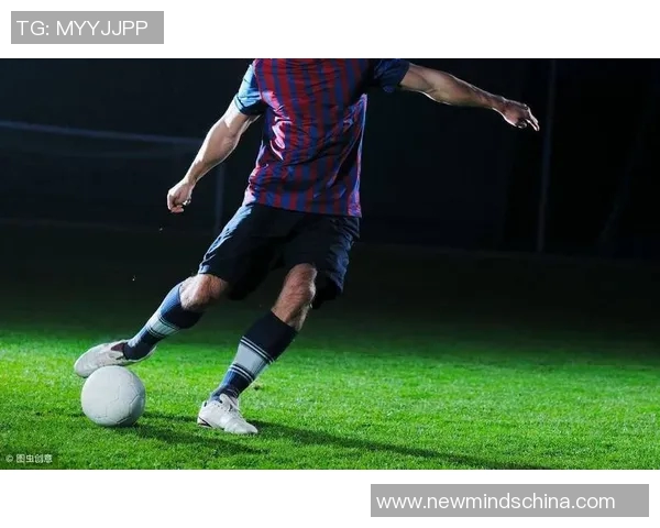 盘点足球明星们在场上不同风格的踢球技巧与战术表现